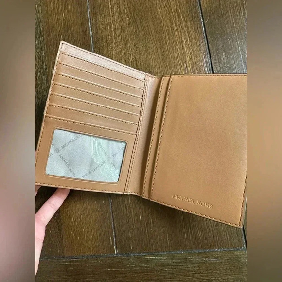 Michael Kors Jet set fold wallet - Picture 9 of 12